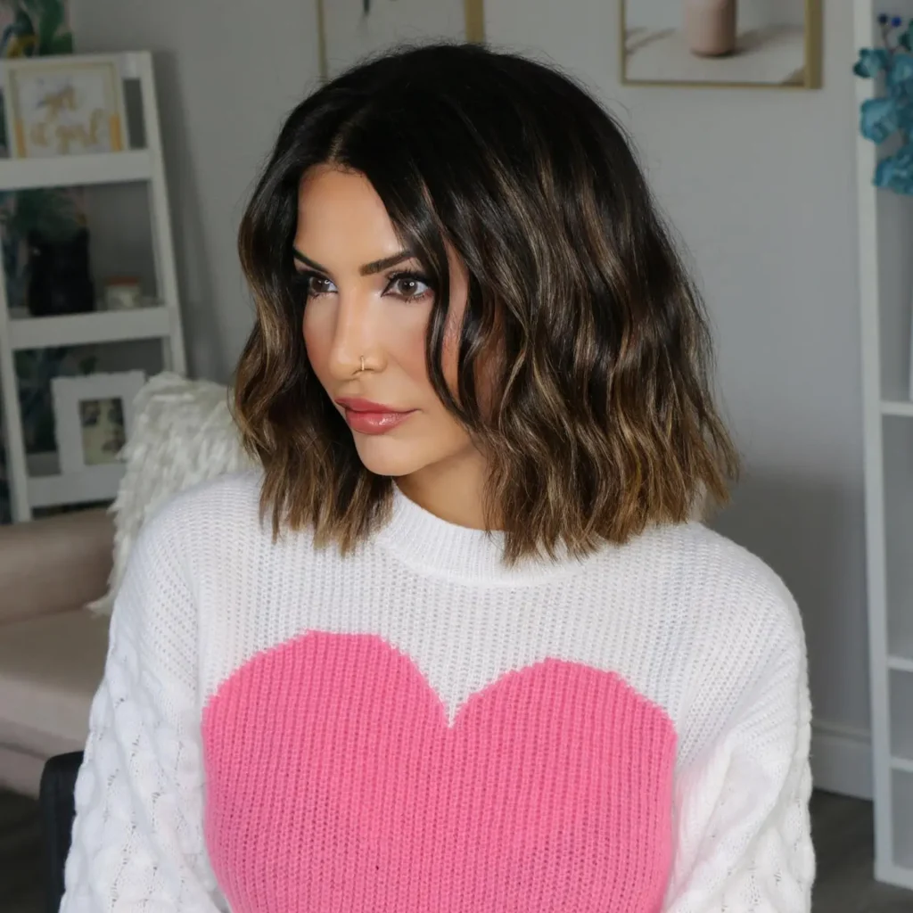 Relaxed Wavy Layered Bob for Everyday Style